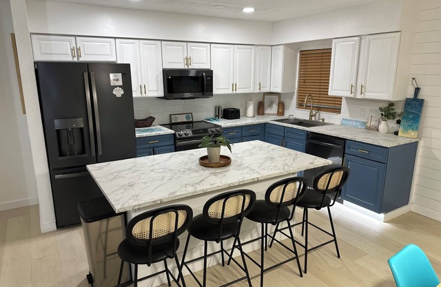 The Salty Sandcastle / POOL / GAME ROOM / 3 bedroom / 3 miles to the beach