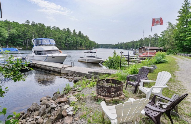 The Severn Cottage @ Cozy lakeview @ The Severn Falls Marina