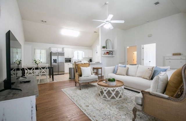 The Shiloh, 2BR Serene Home by Velvet Ditch Villas