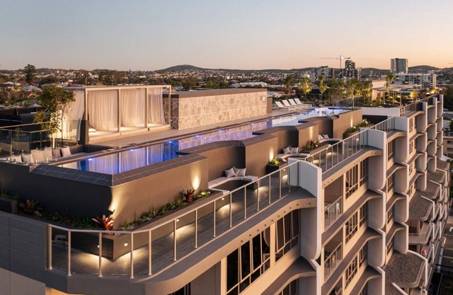 The Sinclair - Luxury Brisbane Apartment near The Gabba with Rooftop Pool, 3 Bedrooms & City Views