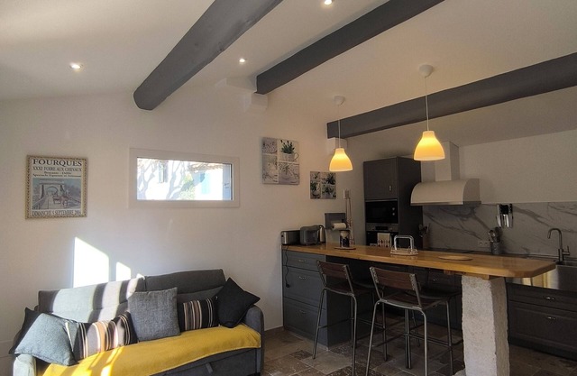 The song of the cicadas comfortable house