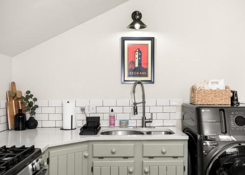 The South Hill Nook, Near Manito and Restaurants