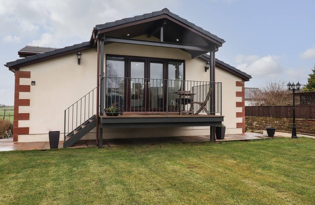 THE STUDIO - CHARONINI, pet friendly, with a garden in Penrith