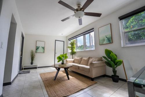 The Sunny Spot close to airport and MIA