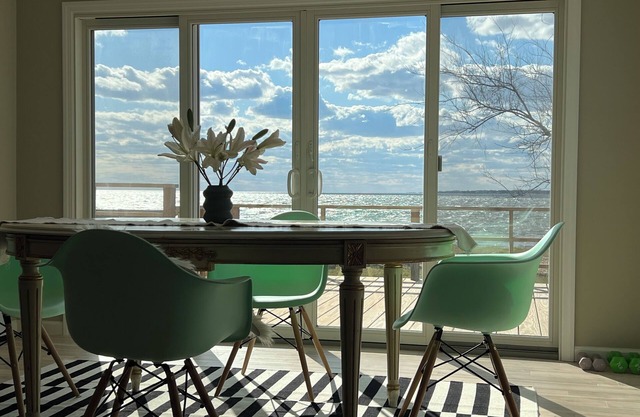 The Swan House - Newly Renovated Designer Home