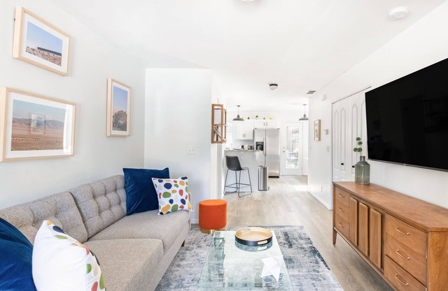 /The Tag House/ 5 minutes to BSU, airport, hiking and downtown