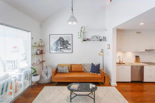 The Tannery Loft Walk To Beach & Cafes