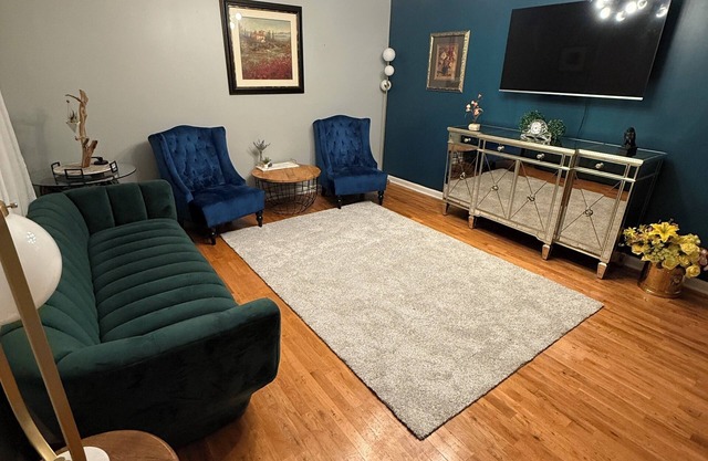 The Teal Retreat - Stylish 3BR Home near Atlanta Airport & Downtown