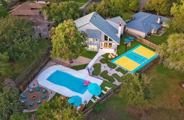 The Ultimate Getaway: Pool, Pickleball, Mini Golf