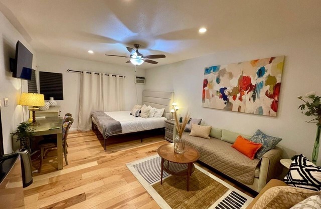 THE URBAN ALLEY HIDAWAY