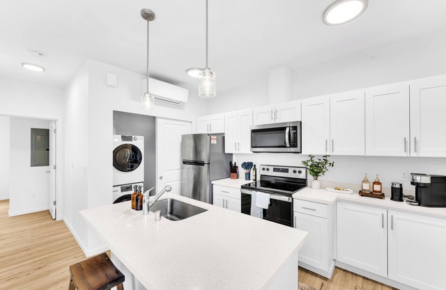 The Urban Tac: Luxe 1-Bed, 1-Bath Townhome in Tacoma - brand-new, luxurious