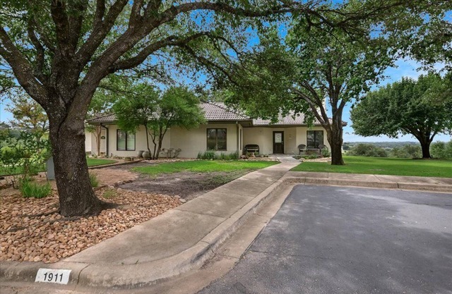 OMG! THAT VIEW! Cottage #20 in Barton Creek Lakeside-a private country club