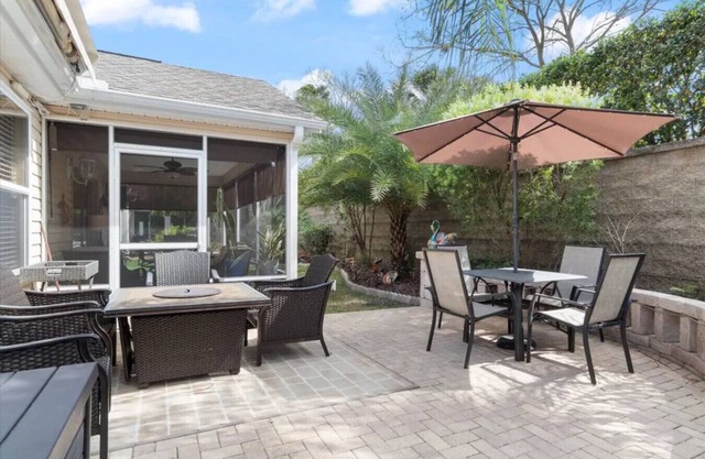 The Villages: Sumter Landing w/ lanai & patio!