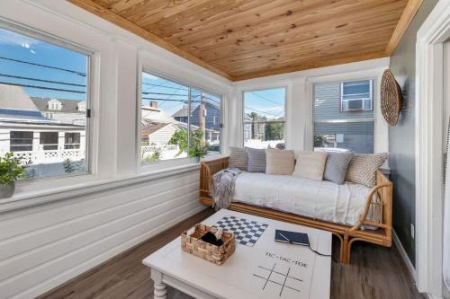 The Whale Spout - King bed and close to the Beach