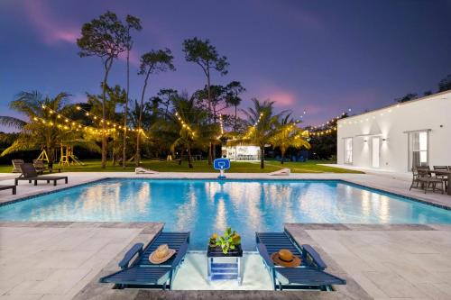 The White House of Miami Perfect for Families & Friends Close to Miami Beaches and the Keys West