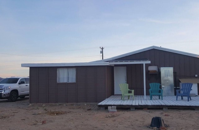 The Wolf House Cabin con 5 acres cercados y una torre de vigilancia