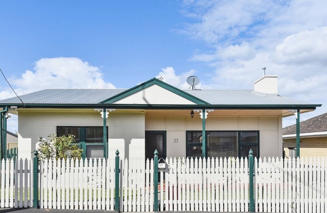 The Wyatt House - Stones Throw from Main Street of Mount Gambier!