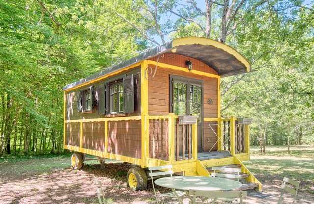 La Roulotte Jaune - Alojamiento atípico con piscina interior climatizada compartida