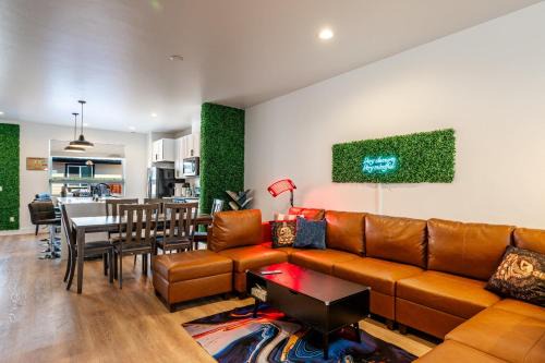 The Zen Den - Sauna Sleeps 15 & King Bed - Health Amenities