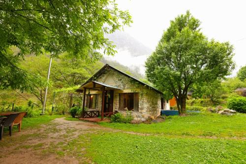 Thehraav By The River - Mudhouse Odyssey, Tirthan Valley