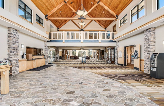 Third-floor studio with lake view, kitchenette, balcony, hot tubs, pool, & gym