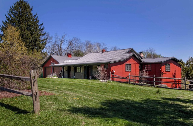 This 2 bedroom, 2 bath home is ideal for a family retreat to the Finger Lakes.