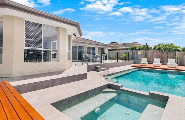 Breathtaking, Modern 4BR Oasis