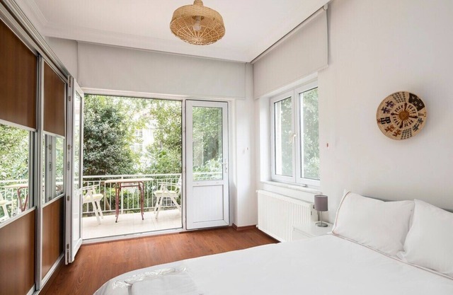 Spacious 2bed/1bath Private Balcony Bebek! #20