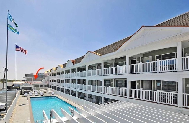 Este adorable condominio de BEACH BLOCK en Ocean View es uno de los lugares perfectos para salir de Avalon.