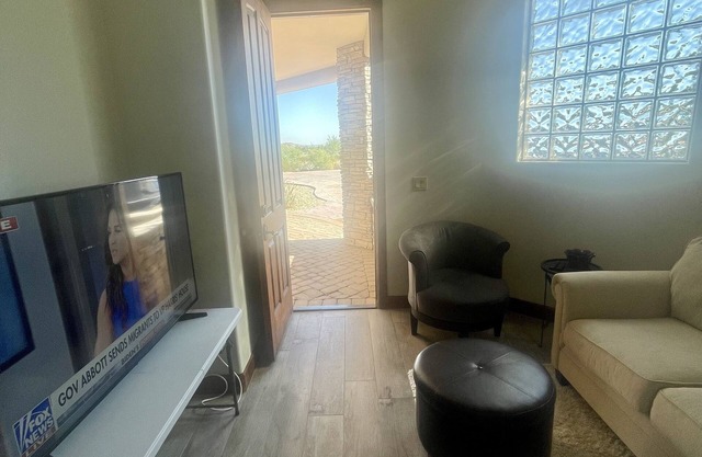 This casita located in the Estrella neighborhood boasts amazing Mountain View’s.