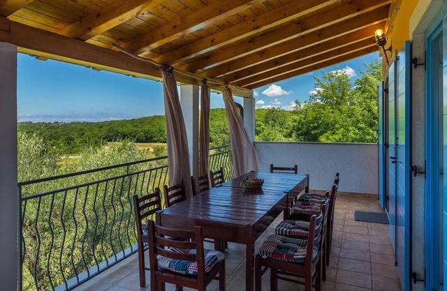 This charming country villa is the ideal place for a family vacation.