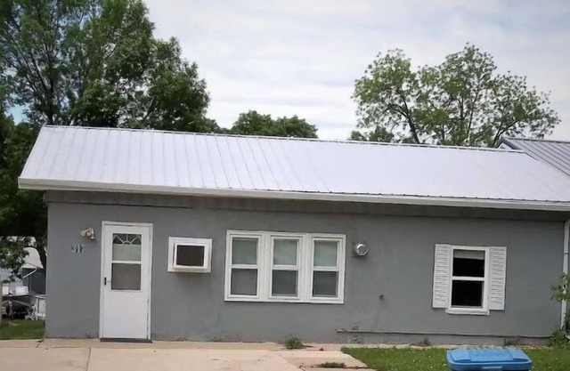This house is a 2 bedroom(s), 1 bathrooms, located in Filmore, SD.