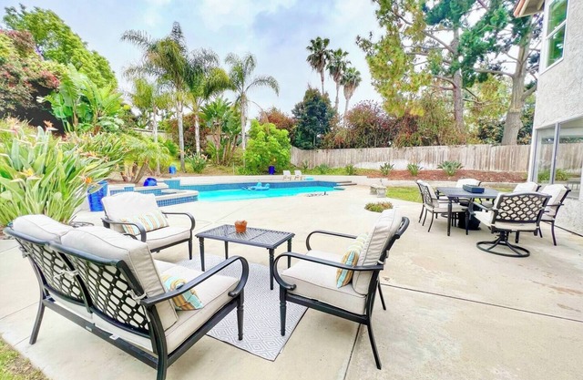 This house is a 4 bedroom(s), 3 bathrooms, located in Encinitas, CA.