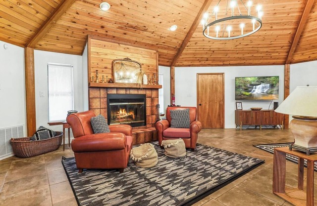 This house is a 5 bedroom(s), 3.5 bathrooms, located in Alto, NM.