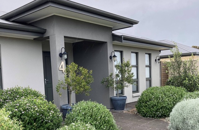 OCEANS & OLIVES- 4 Kelham Drive, Robe SA 5276
