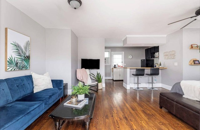 This triplex is a 0 bedroom(s), 1 bathrooms, located in Nashville, TN.