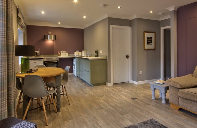 Thistle Apartment - sleeps 4 guests in 2 bedrooms