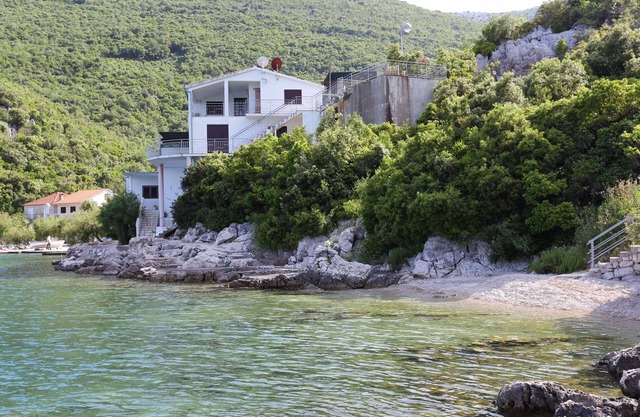 Three bedroom apartment en la playa Bahía Velika Prapratna, Peljesac (A-10106-b)