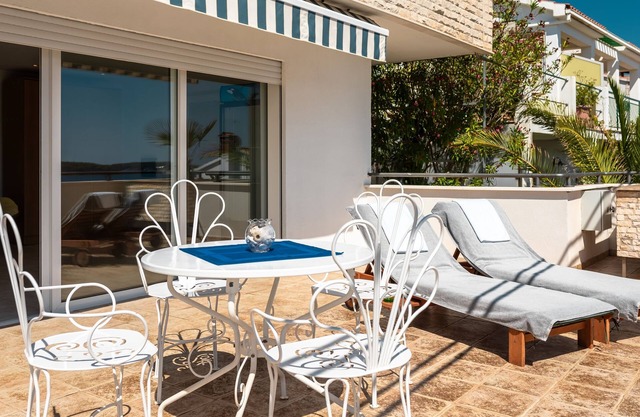 Apartamento de tres habitaciones en la playa Bahía Nova, Korcula (A-11353-a)