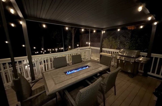 Catalina Three bedroom relaxation home on the hill with Hot Tub, Fire Table, BBQ and Golf Cart
