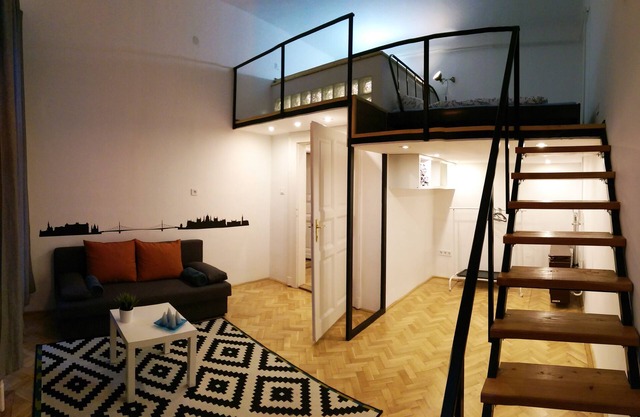 Apartamento de tres habitaciones, dos baños, 10 minutos del centro de la ciudad.