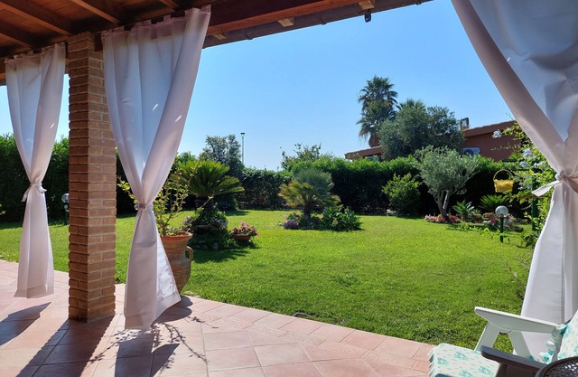 Casa de apartamentos de tres habitaciones a 50 metros de la playa, todos los servicios en la puerta.