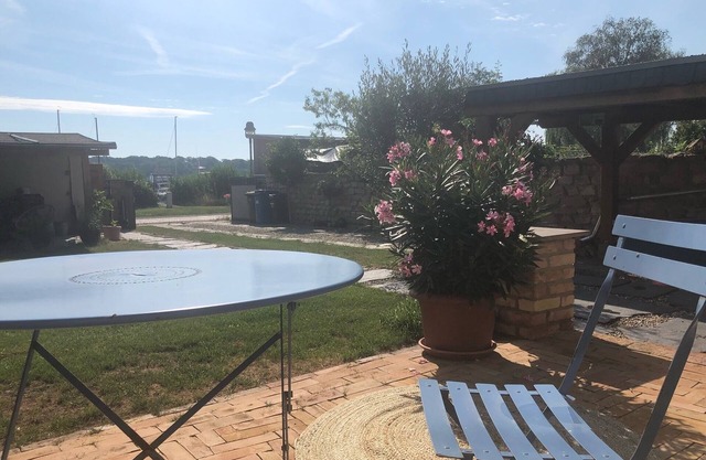 Three star apartment directly on the water on the Werderinsel