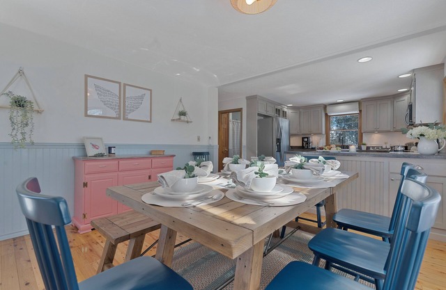 "Tide Vibes" at Ferry Beach - a 4 Bed/3 Bath Spacious Retreat for 13!