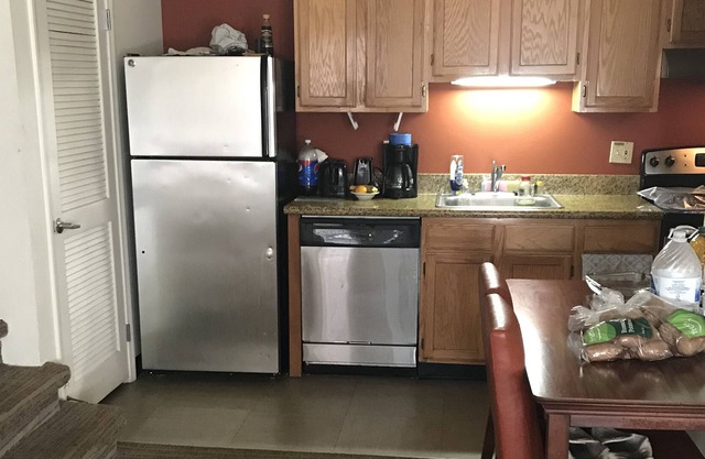 Tidy Private bedroom with private bath in Kearny Mesa