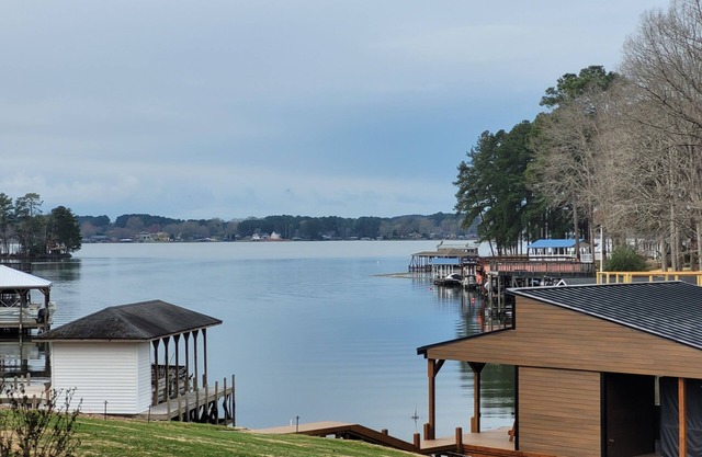 Tillery/Badin Lake Retreat! Lake life minutes from golf, hiking, & mt biking