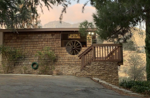 Retiro de Tillie Creek: un oasis de Creekside