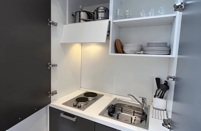 Tiny Apartment with ideal subway connection