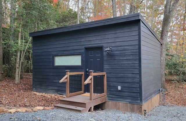 Tiny Cabin, Mountain Vacation with a Farm Experience