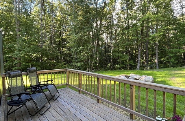 Tiny house & hot tub nestled on 150+ acres of the Green Mtns of Vermont.